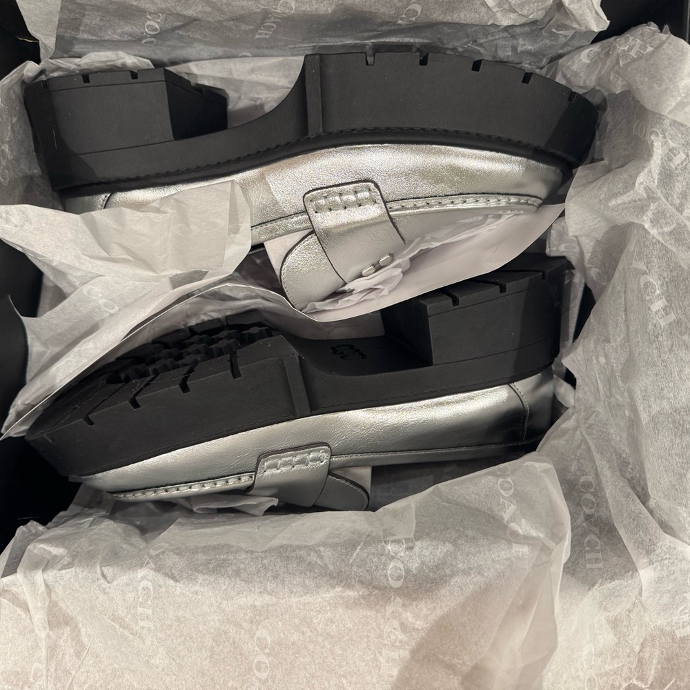 Coach Leah Silver Loafers - Size 8 Womens - Picture 5 of 7